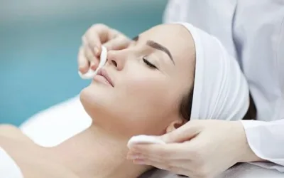 Diferencia entre una limpieza facial tradicional y HIDRA pro H-20 en Málaga