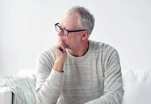 Andropausia masculina: cómo puede afectar al cuerpo, la piel y el bienestar